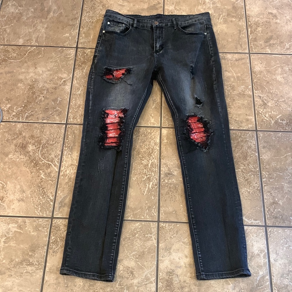 Black distressed skinny jeans